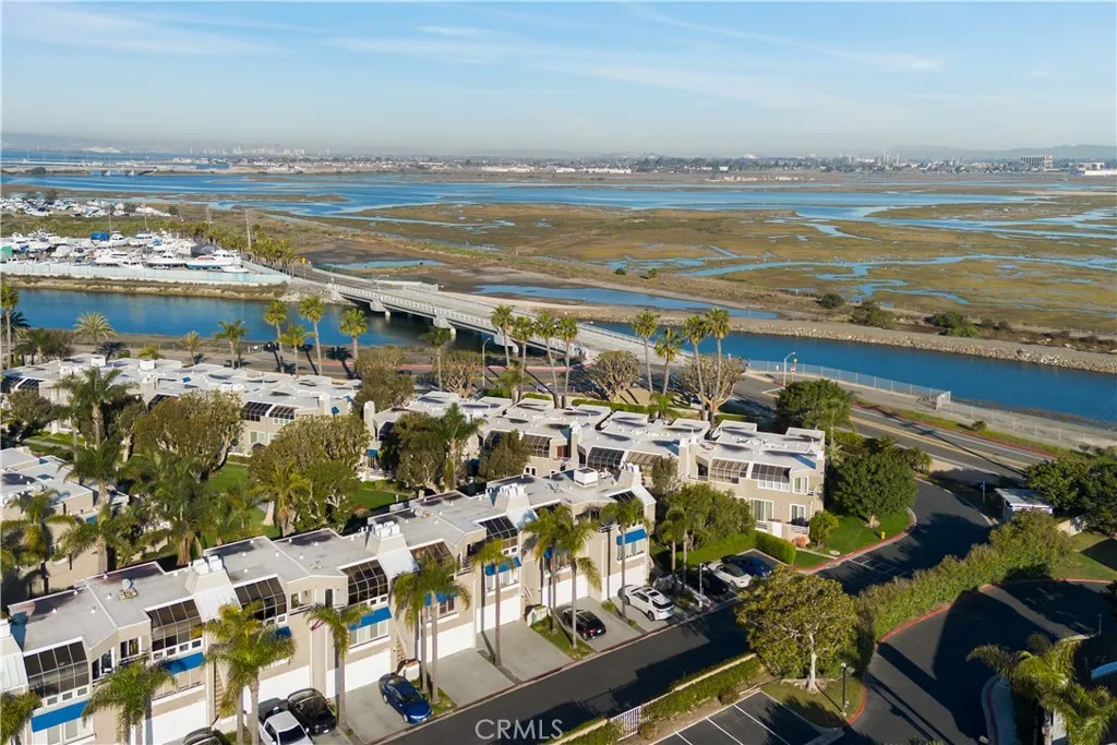 16061 Surprise Lane, Huntington Beach, California 92649 home-pic-4